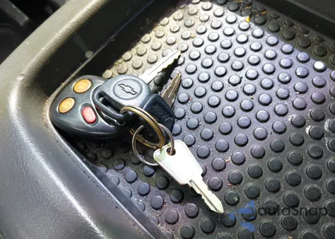 2003 Chevrolet Silverado 1500 Ss from USA, damaged, VIN 2GCEK19N131299995